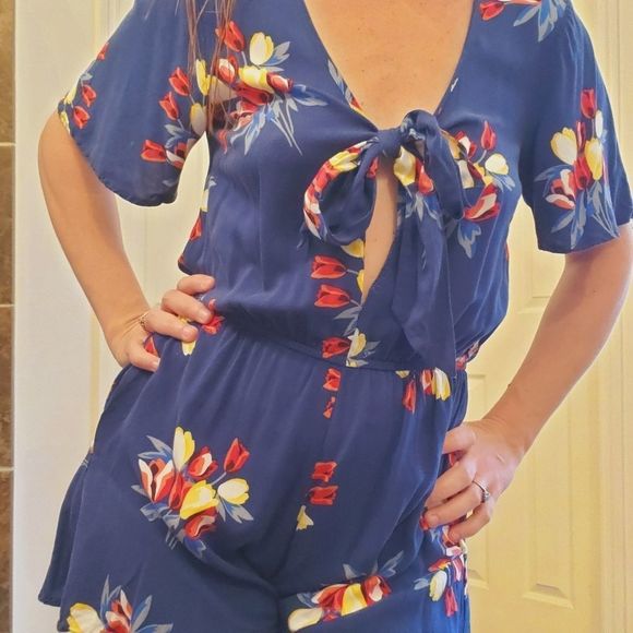 Band of Gypsies Floral Blouson Romper with Pockets - Picture 4 of 15